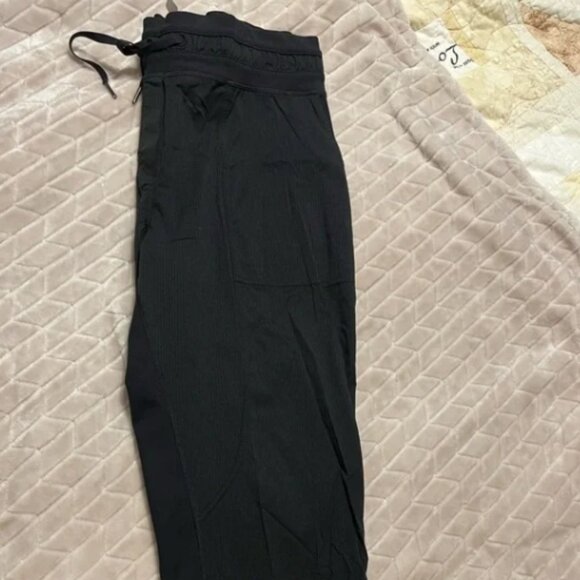 Lululemon Dance Studio Mid-Rise Cropped Pants in Black Size 14 - Picture 7 of 9